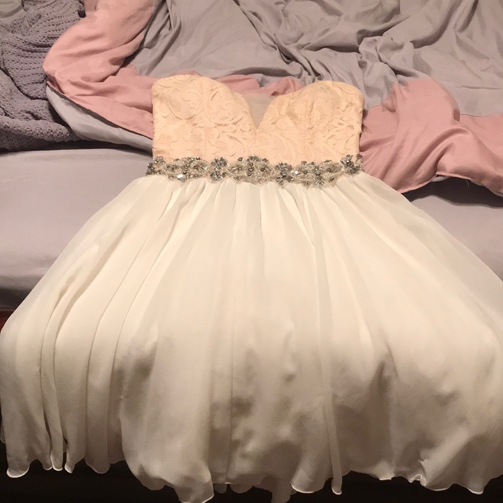 White homecoming dress for sale‼️‼️